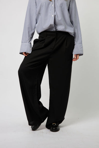 The Odette Pleated Pant - Black