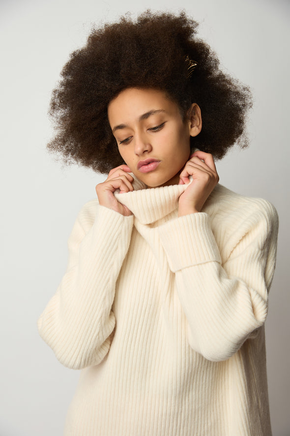 Knit Bliss Turtleneck - Cream