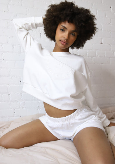 The Cruiser Shorts by viens avec moi are the perfect summer shorts. 100% white cotton elastic waistband jogger shorts. conscious, designed in Canada.
