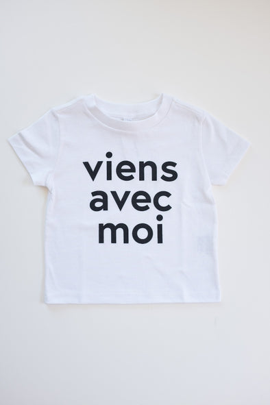 Viens Avec Moi Kids size tee in white with a black screen print on front.